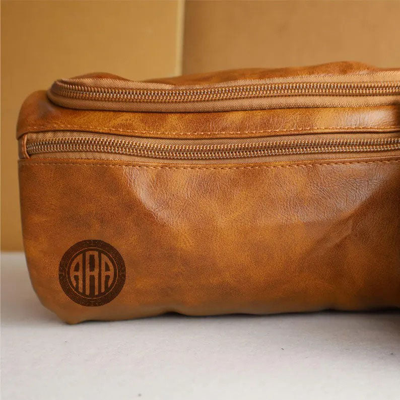 Mens Leather Engraved Toiletry Bag, Personalised Monogram Groomsman Dopp Kit, Wedding Gift for Him, Accessory Leather Bag, Best Man Gifts