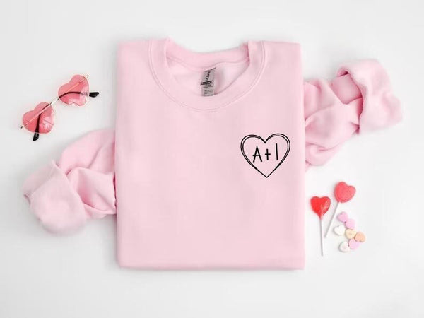 Personalised Initial Heart Valentine Sweatshirt, Couple Matching Valentines Day Jumper, Letter Printed Sweater for Women, Valentines Gifts