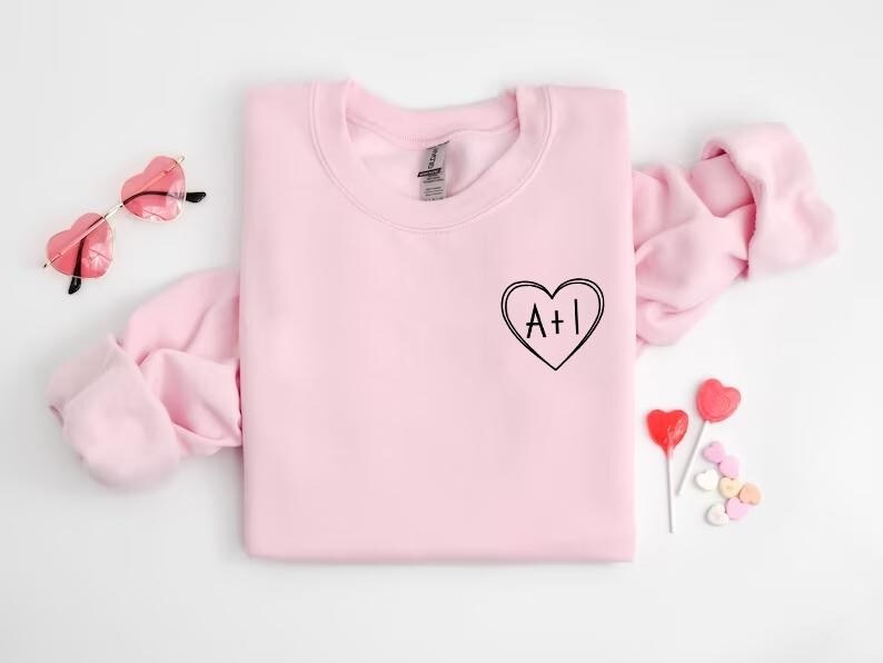 Personalised Initial Heart Valentine Sweatshirt, Couple Matching Valentines Day Jumper, Letter Printed Sweater for Women, Valentines Gifts