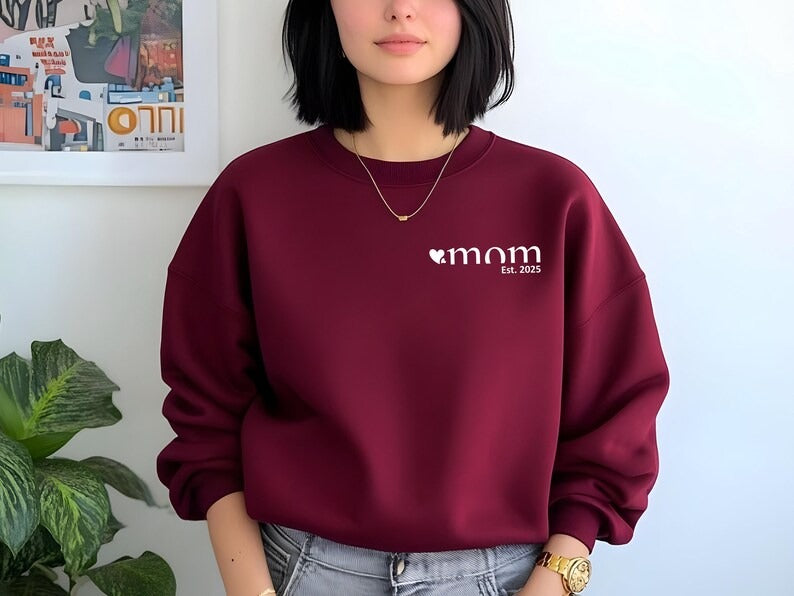 Custom Mama Est 2025 Sweatshirt, Personalised Mama To Be Printed Sweater, Pregnancy Announcement Crewneck Jumper, Mothers Day Gifts for Her
